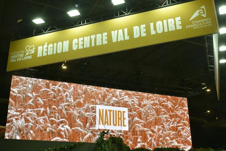 Pour cette 61e édition, le stand Centre-Val de Loire a revêtu « les couleurs de la nature », comme l'a décrit François Bonneau, président de Région. 
