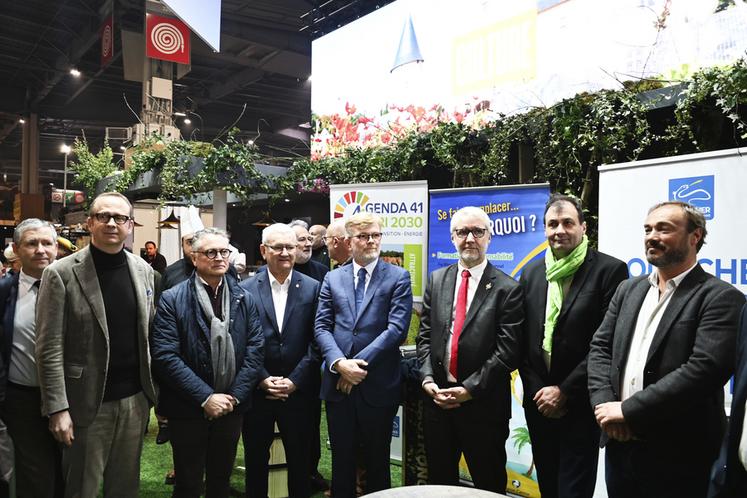 De nombreux élus départementaux, dont Marc Fesneau, député de la 1re circonscription, ainsi que Christophe Marion, député du Vendômois, étaient présents, accompagnés de Bernard Pillefer, sénateur, et de Xavier Pelletier, préfet de Loir-et-Cher. 