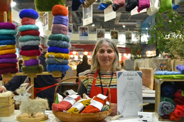 Sophie Guérin élève des chèvres angora à Estouy.