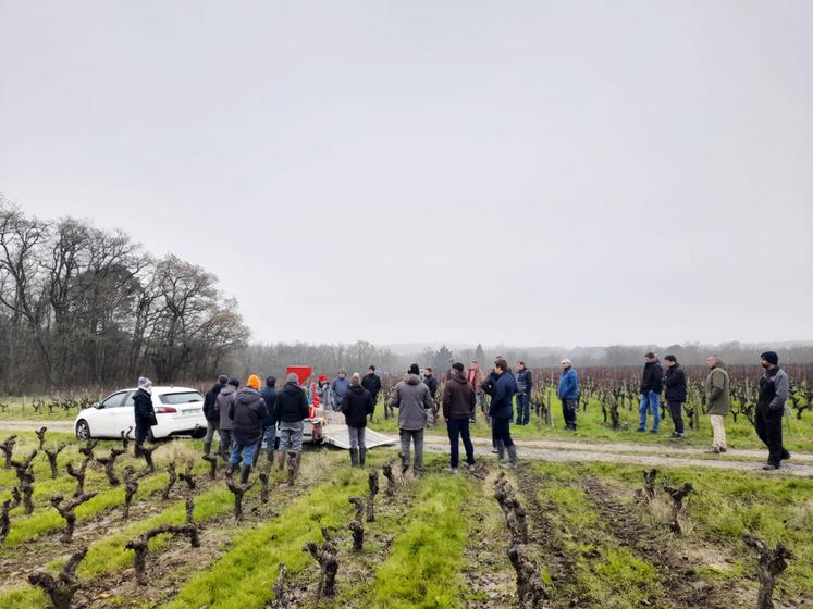 Malgré des conditions climatiques compliquées, les participants ont apprécié de voir les différents outils ainsi que d'écouter les avis des intervenants.