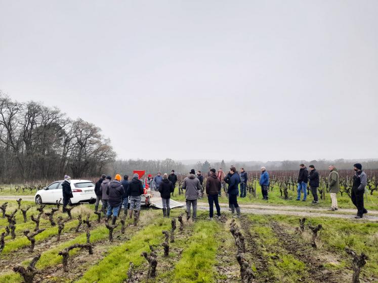 Malgré des conditions climatiques compliquées, les participants ont apprécié de voir les différents outils ainsi que d'écouter les avis des intervenants. 