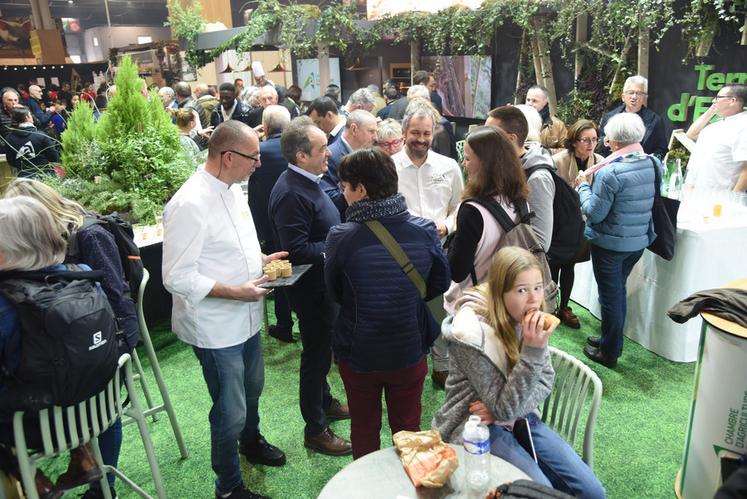 La visite officielle s'est terminée par un cocktail autour des délicieux produits du chef Franck Bezannier.