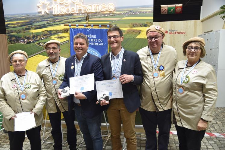 La Confrérie des chevaliers du brie de Montereau au Salon de l'agriculture, mardi 25 février 2025.