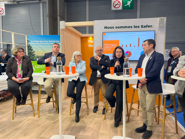 Paris, lundi 24 février. La Safer Île-de-France a mis à l'honneur son engagement en faveur du renouvellement des générations et les dispositifs d'accompagnement. 