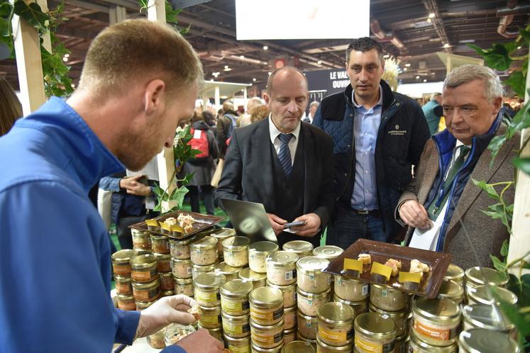 Dégustation de rillettes de volailles de l'Élevage avicole Saint-Georges à Villemareuil.