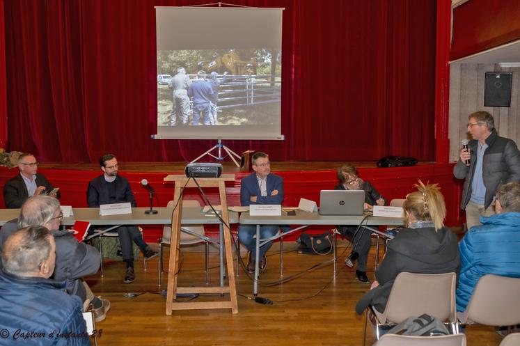 Vendredi 21 février, à Nogent-le-Rotrou. Le président du comice, Jean-Pierre Hamet (à g.), a livré les grandes lignes du prochain comice lors de son assemblée générale.