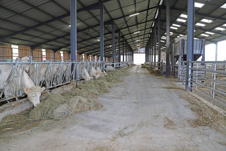 Le bâtiment permet notamment de travailler en autonomie sur l'exploitation. 