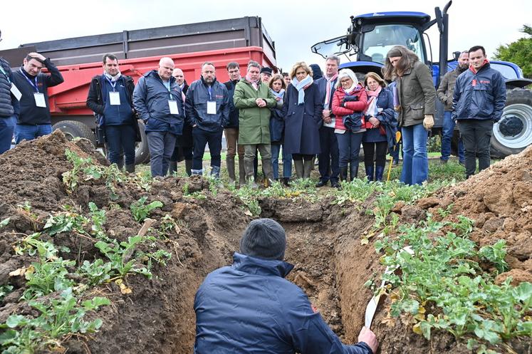 Mercredi 12 mars, à Saint-Cyr-l'École (Yvelines). Une matinée consacrée à l'innovation agricole était organisée par la Région Île-de-France.