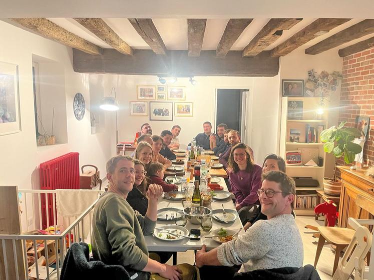 Mercredi 12 mars, le réconfort pour les membres du canton après la tenue d'un événement réussi. 