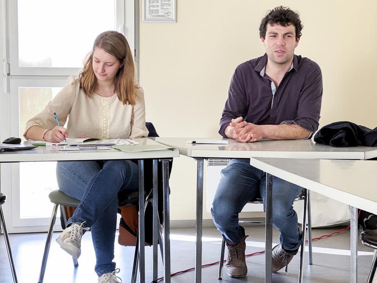 Mardi 11 mars, à Miermaigne. Marie Folleau dirige et Fabien Navet préside le Gedael et le Service de remplacement.