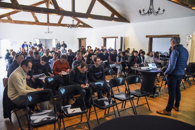 Jeudi 13 mars, à Arcisses (Eure-et-Loir). La Journée technique laitière organisée par Nouri'vrai a débuté par une série d'exposés en salle.