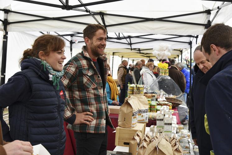 En plus du miel, de la viande d’autruche et des légumes bio, les visiteurs ont pu découvrir la Ferme de Cornebœuf. Située à Sigloy, entre Loire et Sologne, elle transforme ses propres céréales en farines ainsi qu’en pâtes fraîches et sèches.