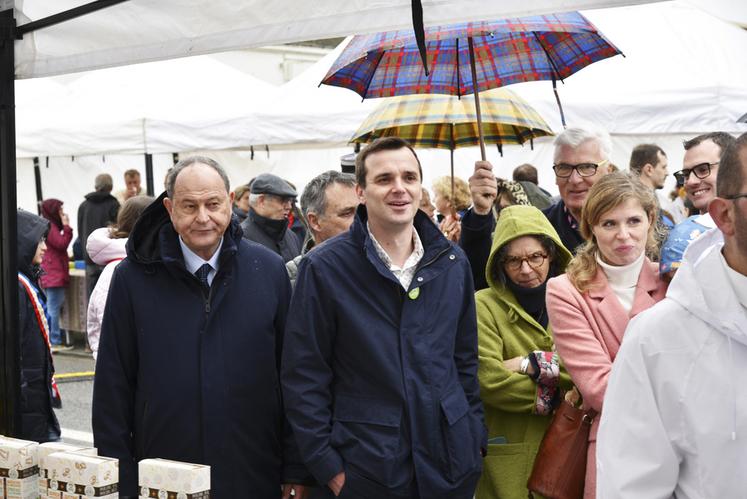 Députés et sénateurs avaient également fait le déplacement. Ici, aux côtés de Valentin Caron, nouveau président de la chambre d’Agriculture du Loiret, le sénateur Hugues Saury, la sénatrice Pauline Martin et la députée Constance de Pélichy.