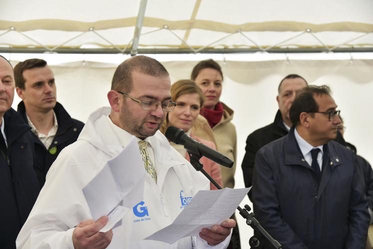 Lors de son discours, Jérôme Loiseau, président de l’association de la Foire des Cours, a alerté les élus sur les difficultés croissantes rencontrées chaque année pour organiser un tel événement avec des animaux.