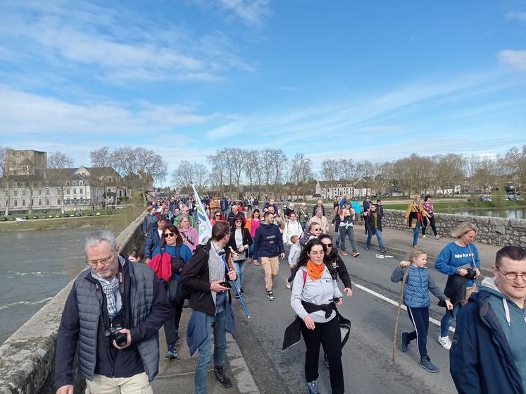 Ils étaient plus de 500 à marcher aux côtés des agnelles pour cette transhumance inédite en cœur de ville.