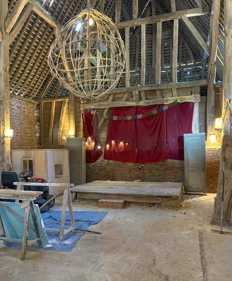 La grange du XVIIIe siècle est devenue une salle de spectacle. 