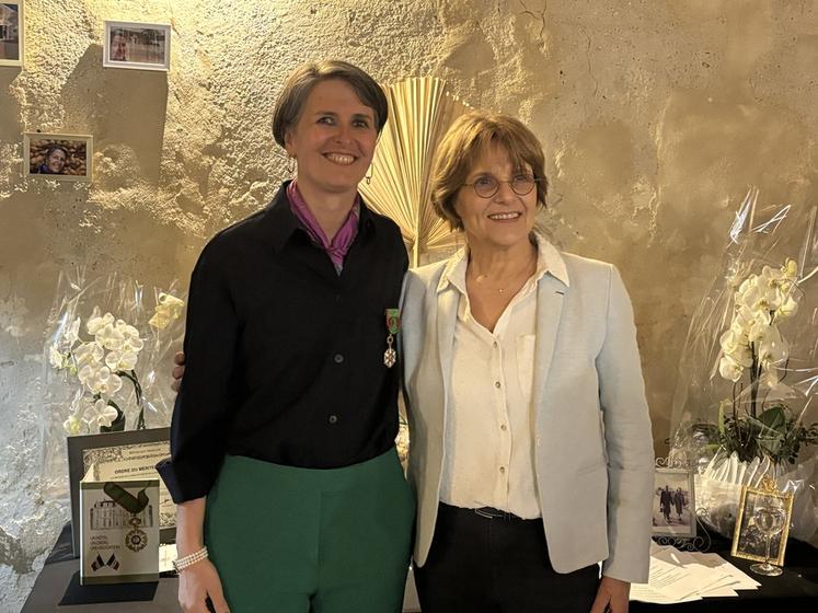 Jossigny, samedi 22 mars. La récipiendaire, Charline Corman, aux côtés de sa marraine, Anne-Marie-Nuyttens.