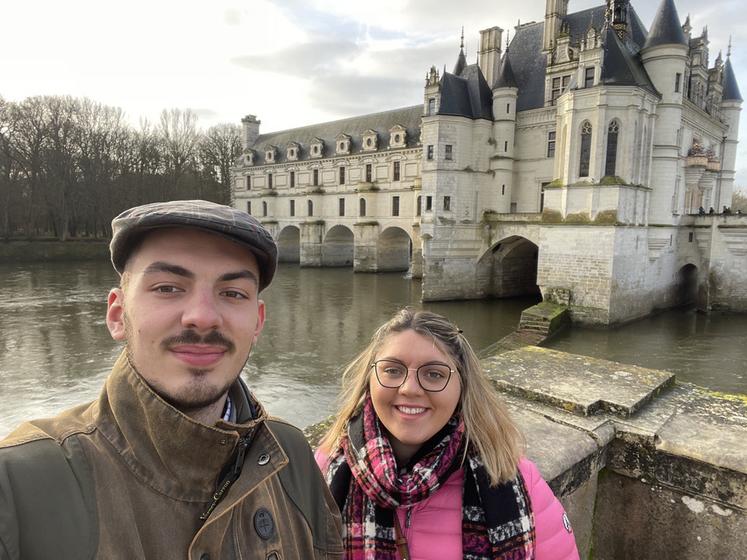 Julie Fauduet et Louis Meunier, prêts pour l’aventure du 4L Trophy. 