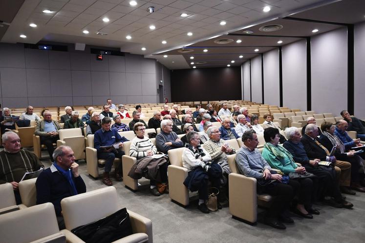 Mardi 25 mars, au Crédit agricole de Blois. Une cinquantaine de personnes étaient présentes pour l'assemblée générale des sections des anciens exploitants et des bailleurs de baux ruraux de la FNSEA 41.