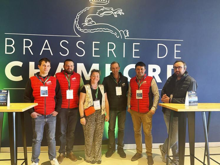 Mardi 1er avril, à Saint-Gervais-la-Forêt (Loir-et-Cher). Des représentants des JA de la région étaient présents à l'inauguration de la Brasserie de Chambord.