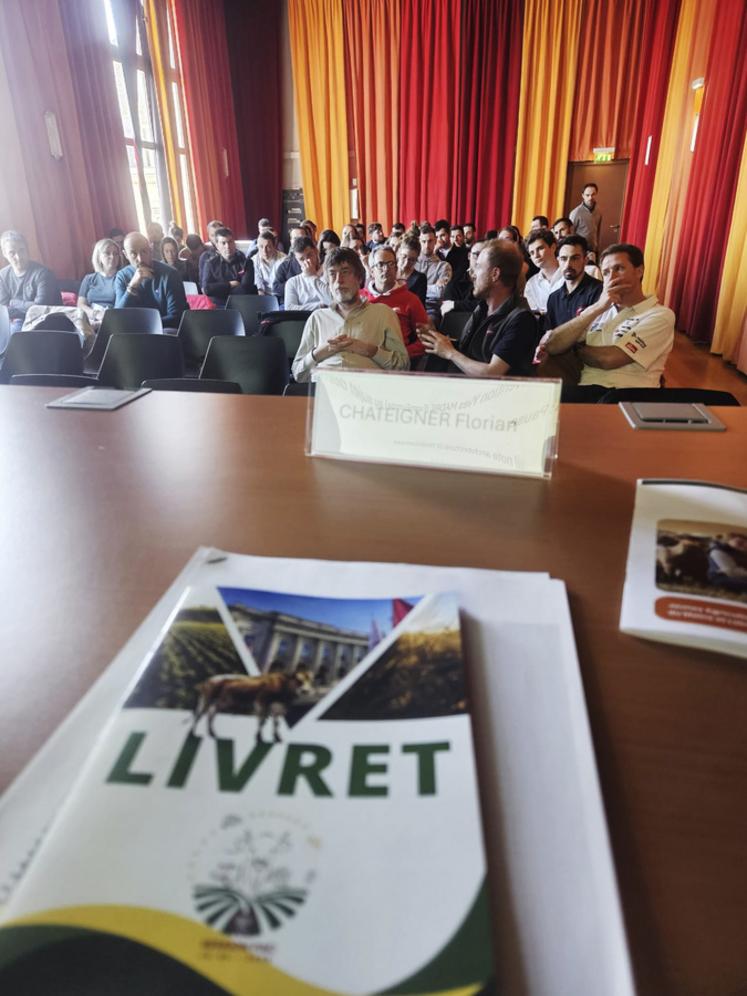 Mardi 1er avril, à Saumur (Maine-et-Loire). Baptiste Menon, Brice Lepage et Baptiste Champdavoine ont accompagné les administrateurs nationaux issus de la région, Maxime Buizard et Florian Chateigner, lors de la session de travail des Jeunes agriculteurs sur la Pac. 