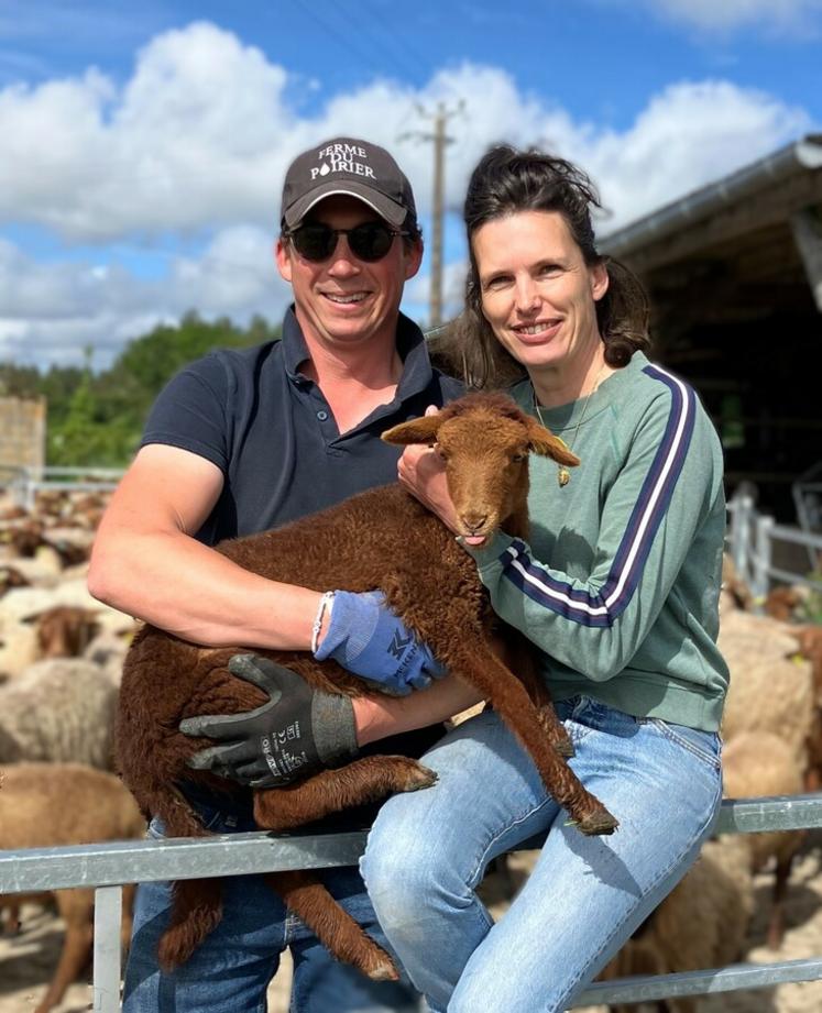 Arthur et Constance élèvent des brebis et des porcs en Sologne et proposent des gîtes.