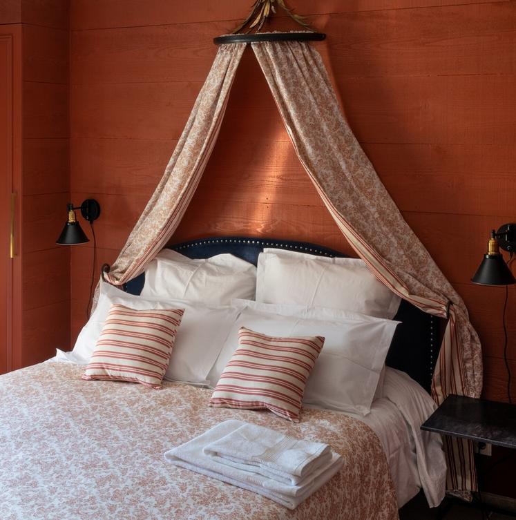 Les aménagements et la décoration sont soignés et visent une certaine clientèle.