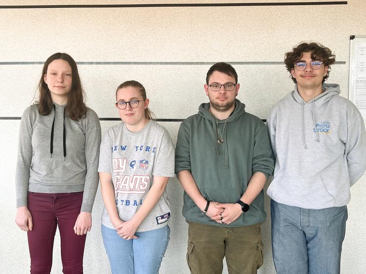 Le 3 avril, à Mignières. Étudiants en BTS DATR du campus Franz-Stock, Sarah Lelaidier, Mylène Farault, Gwendal Auville et Lenny Chateau organisent le 1er forum de la médiation animale.