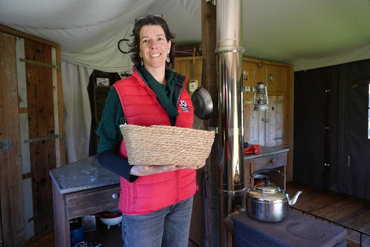 Delphine Malézieux propose à la Ferme de la Fontenille à Wissignicourt (Aisne) le concept Un lit au pré dans les lodges de son exploitation. 