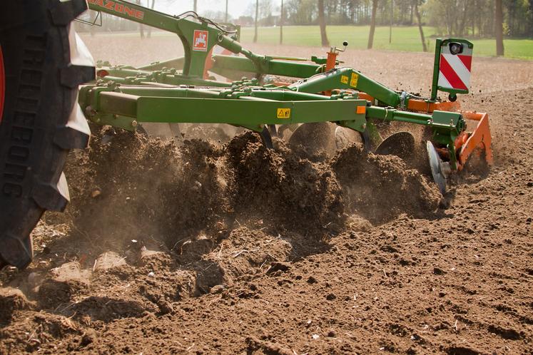 Les outils à dents de pseudo-labour offrent un bon compromis en termes de débit de chantier et de puissance absorbée.
