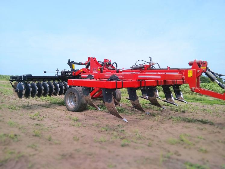 Les décompacteurs à dents de type Michel travaillent davantage par fragmentation.