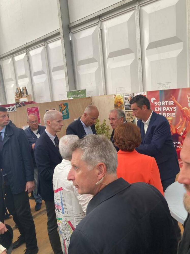 Aparté entre le Premier ministre et le président de la FNSEA, Arnaud Rousseau. 