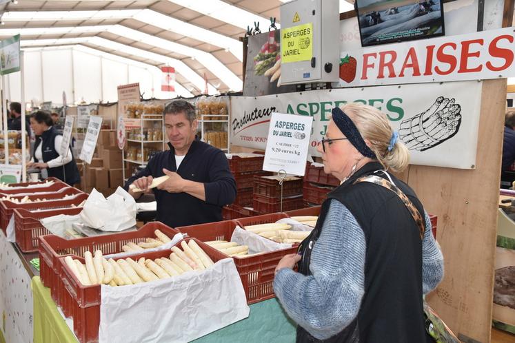 Produit phare de ce début de printemps, les asperges de la Ferme du Jariel, à Jouy-sur-Morin, ont connu un franc succès.