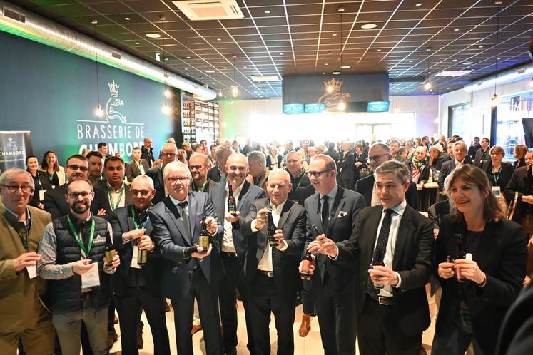 Toutes les parties prenantes du projet ont trinqué avec modération, dont Jean-François Loiseau, président d'Axéréal, et Pierre Dubreuil, directeur général du Domaine national de Chambord. 