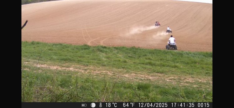 Samedi 12 avril, à Louvres (Val-d'Oise). Plusieurs quads ont circulé sur une parcelle de betteraves semées moins de trois semaines avant.