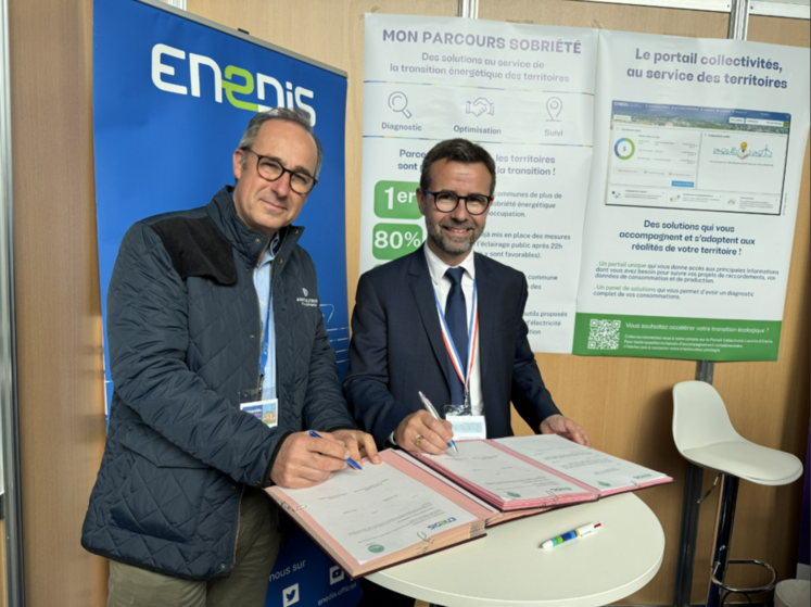 Jeudi 10 avril, à Massy (Essonne). Enedis et la FDSEA Île-de-France ont signé une nouvelle convention.