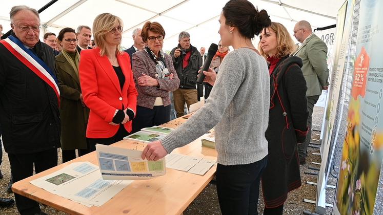 Les ministres ont assisté à une présentation de l'OFB. 