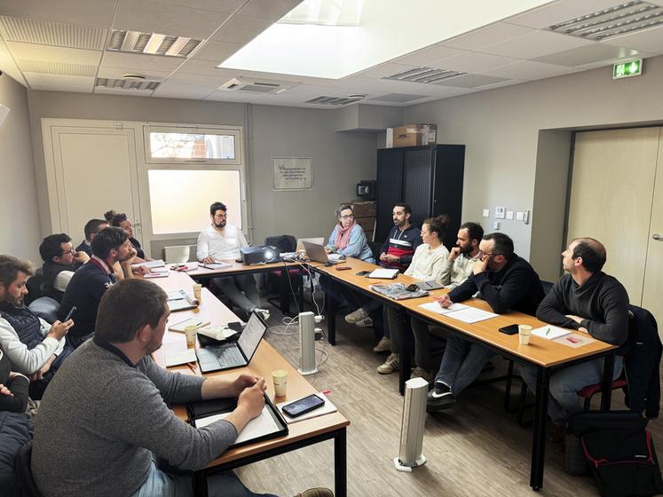 Vendredi 18 avril, à Bourges (Cher). En marge du conseil d'administration de JA CVL, Damien Liévens, président du Crédit mutuel Centre, est intervenu pour présenter l'offre de services du groupe bancaire.