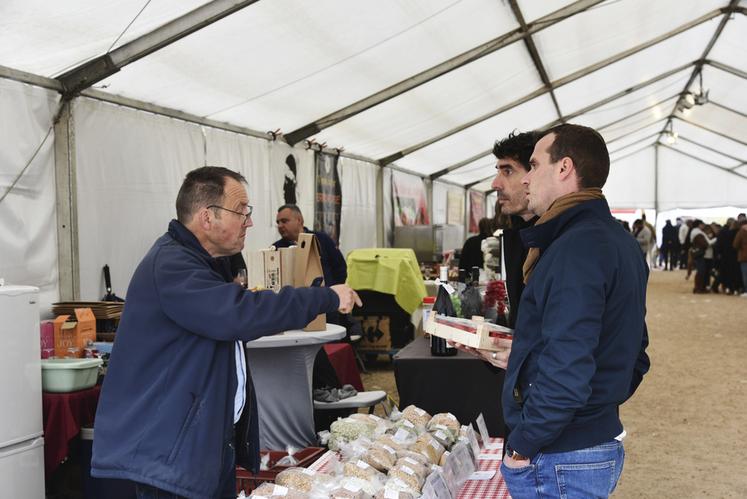 Présent tout au long du week-end, Valentin Caron, président de la chambre d’Agriculture du Loiret, est allé à la rencontre des exposants pour échanger avec eux sur leur activité et leurs productions.