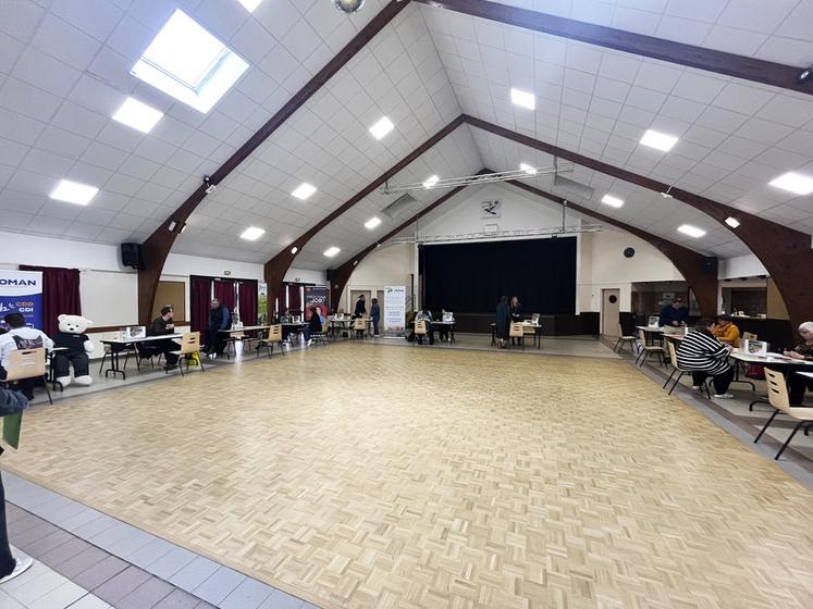 Jeudi 24 avril, à Dadonville. La salle polyvalente est restée désespérément vide tout au long de la matinée du Forum de l'emploi agricole.