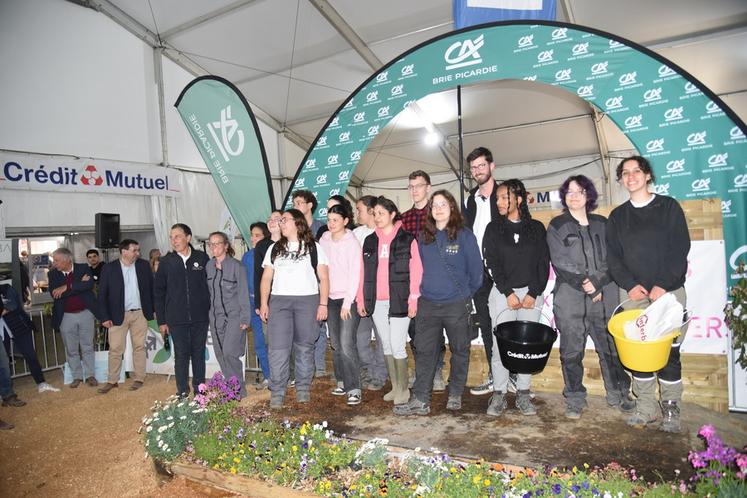 Les lycéens de Bougainville, à Brie-Comte-Robert (Seine-et-Marne), ont présenté une génisse charolaise. 