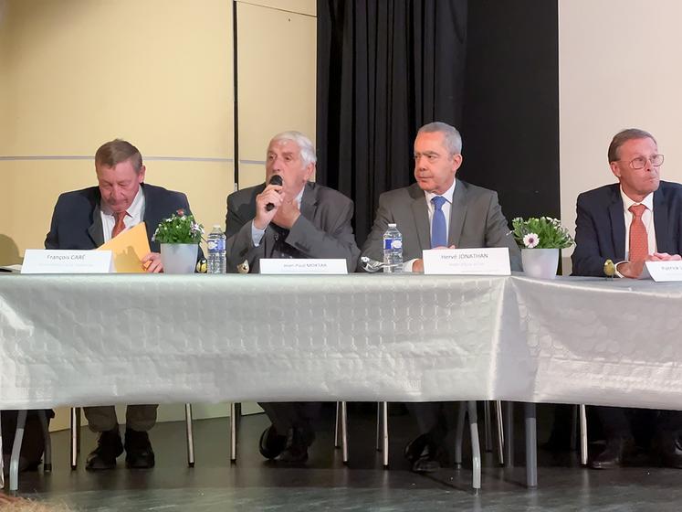 Samedi 26 avril, à Mignières. L'assemblée générale de la Fédération départementale des chasseurs d'Eure-et-Loir, présidée par Jean-Paul Moktar (à g.), s'est déroulée en présence du préfet Hervé Jonathan, pour qui un bon chasseur est un chasseur qui chasse.