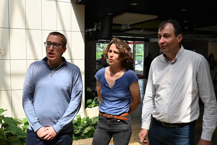 Mercredi 30 avril, à Blois. De gauche à droite : Édouard Legras, nouvellement élu président de la chambre d'Agriculture de Loir-et-Cher (Coordination rurale), Élise Guellier (Confédération paysanne), et Arnaud Bessé, premier vice-président (FNSEA).