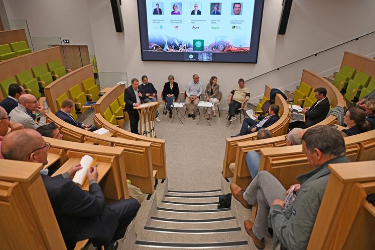 Dans les locaux d'Avril, les élus des douze départements de l'échelon Grand bassin parisien ont activement participé aux échanges, intéressés par l'émergence de cette nouvelle filière dans leurs territoires. 