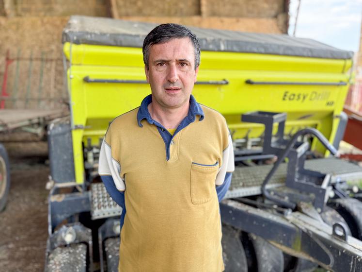 Jeudi 15 mai, à Bouville. Josselin Cavard remplace Alain Marcuard à la tête des Cuma d'Eure-et-Loir.