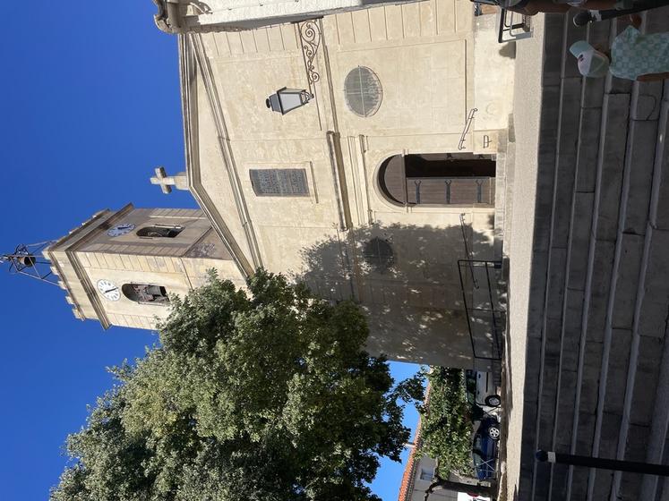 Église Saint-Jacques à Bouzigues (Hérault), commune bordant l'étang de Thau..