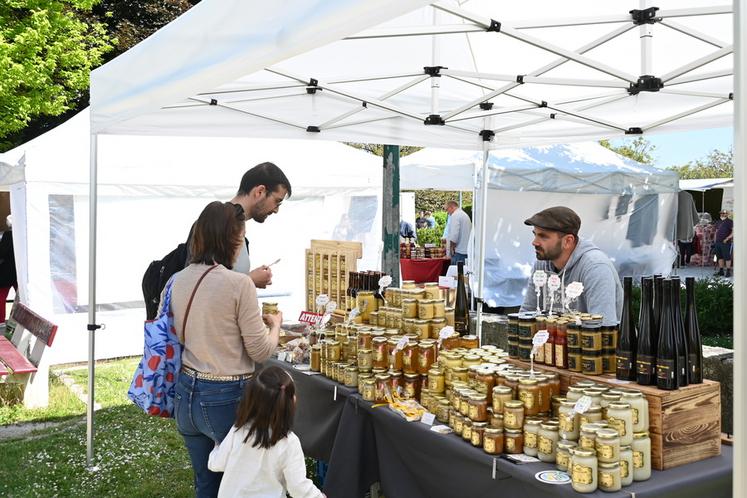 Divers producteurs de Loir-et-Cher ont expliqué leur métier et proposé leurs productions. Peu de visiteurs sont repartis les mains vides.