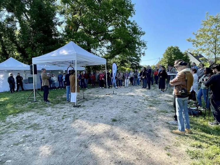 Samedi 10 mai, à Montgeron (Essonne). Le Syage* a inauguré les travaux de renaturation du ru de la Navette.