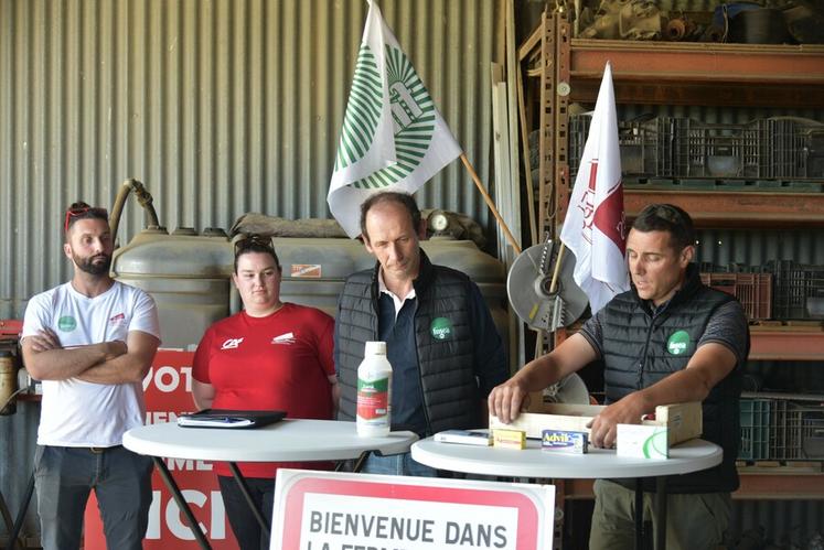 Lundi 19 mai, à Saint-Cyr-en-Val. Les élus FNSEA et JA du Loiret démontrent aux parlementaires l'importance d'avoir des moyens de production.