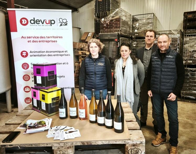 Jeudi 3 avril, à Couddes. Lors d'une rencontre Dev'Up Centre-Val de Loire, Laure et Stéphane Dubreuil ont présenté leur domaine ainsi que leurs projets.
